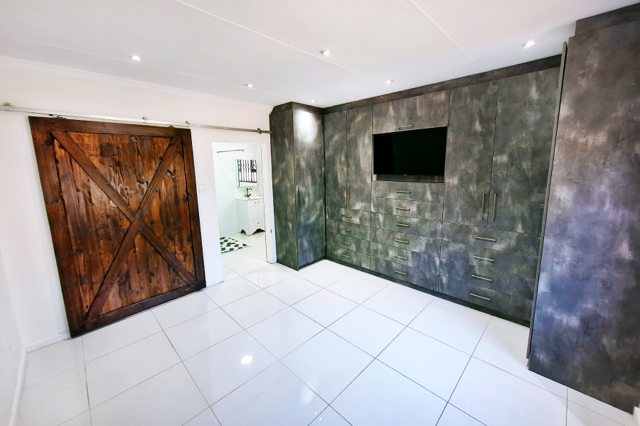 4 Bedroom Property for Sale in Noorsekloof Eastern Cape